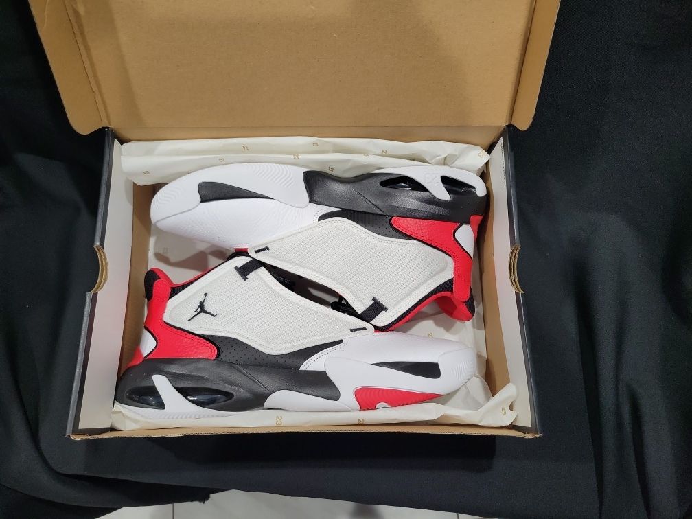 Nike Jordan Max Aura 4 (DN3687-106) Men's Size 13 White /Black-University Red - New