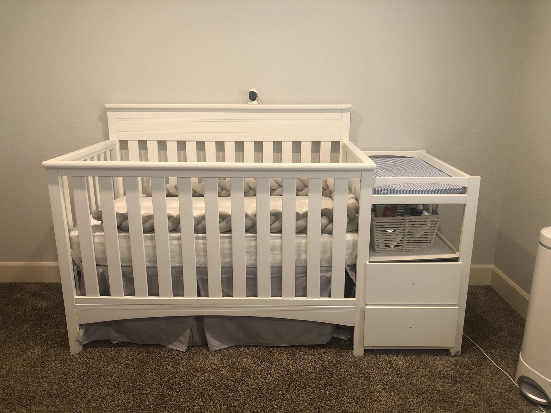 * FREE * Crib with diaper changing side