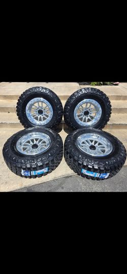17" LOCK w/ 33" Ridgecrawler RT.