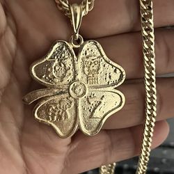 lucky charm clover necklace 