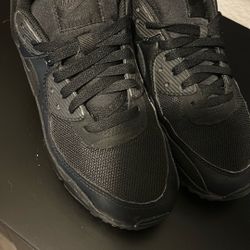 size 9 men’s air max 90 PICKUPS AND CASH ONLY 