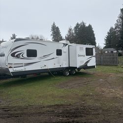 2012 Dutchman Denali 32ft w 2 slide outs model 285RE