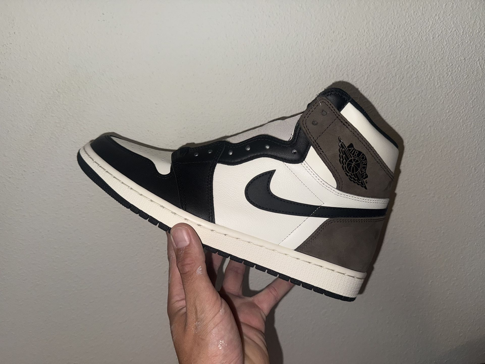 Jordan 1 Dark Mocha