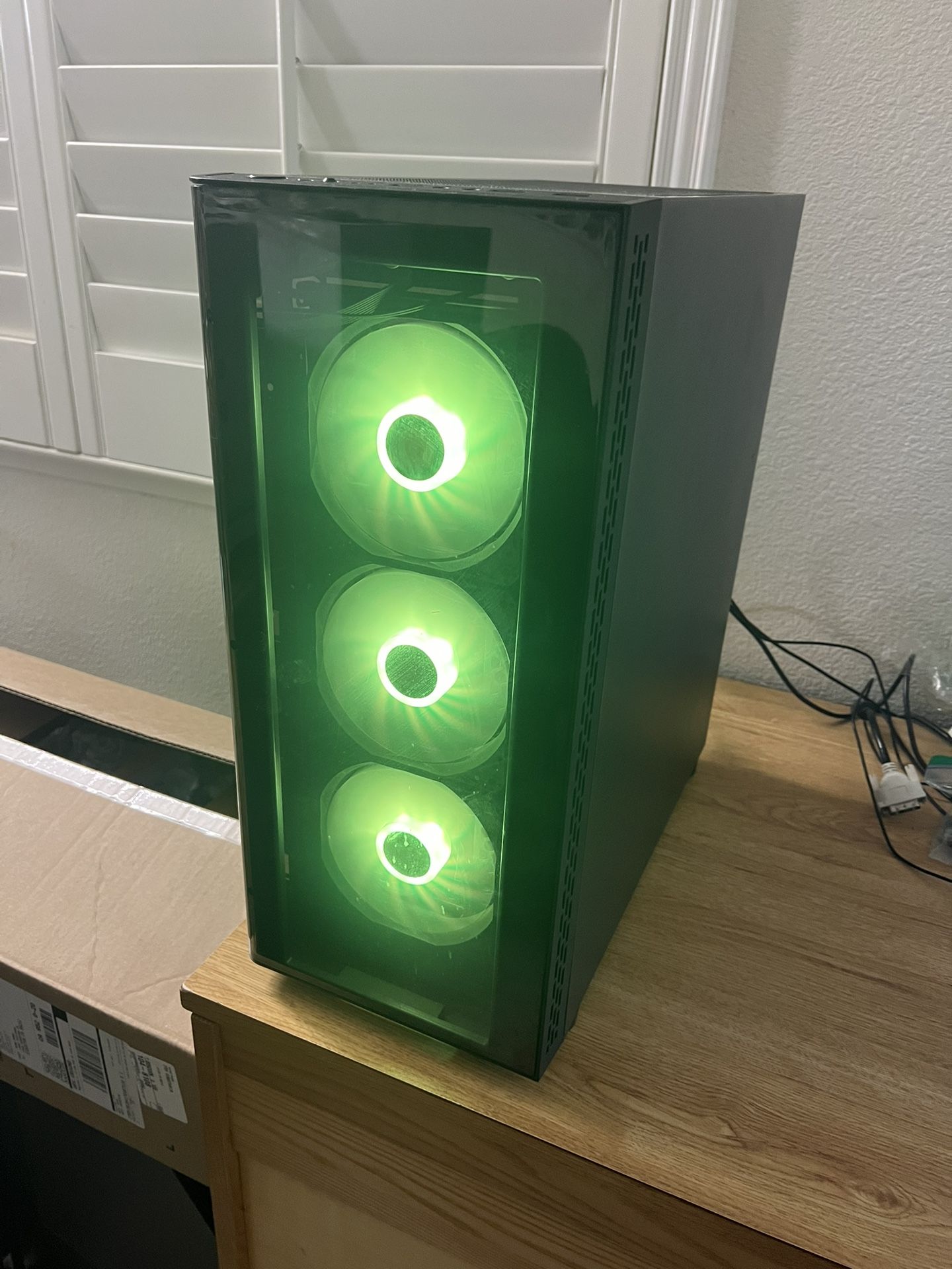 Custom PC R7 3700X 16GB 256GB M.2 2TB HDD GTX 1080 8GB