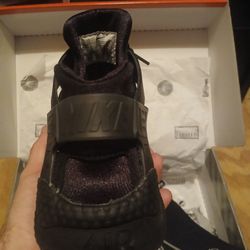 Shoes / Hat / Nike / Puma / Lakers / Clothes / Fashion / Deal / Trade / Mens 