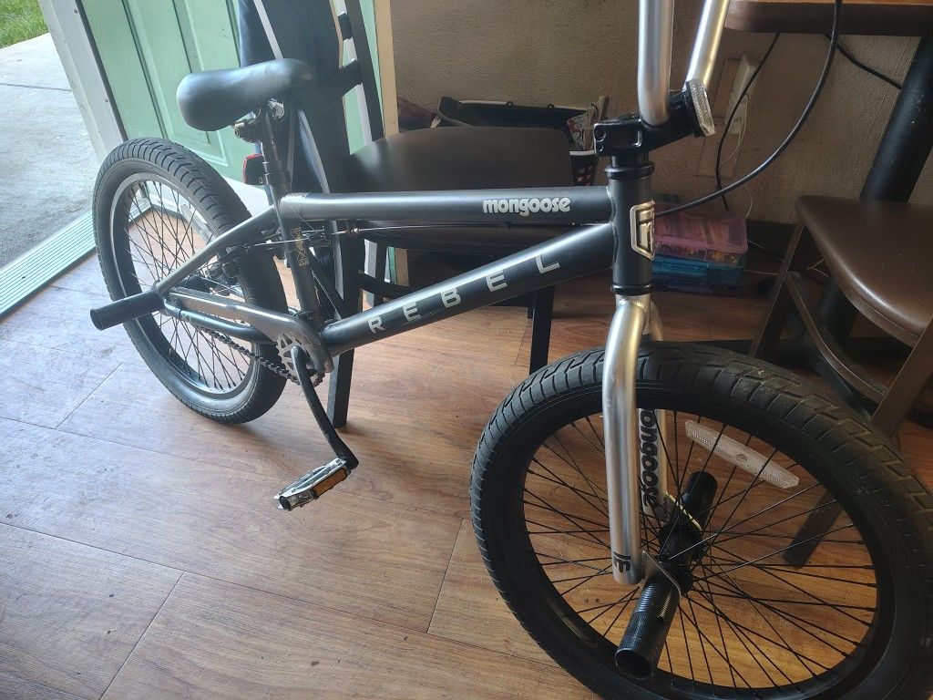Mongoose Rebel X1 20" BMX Bicycle Like New!