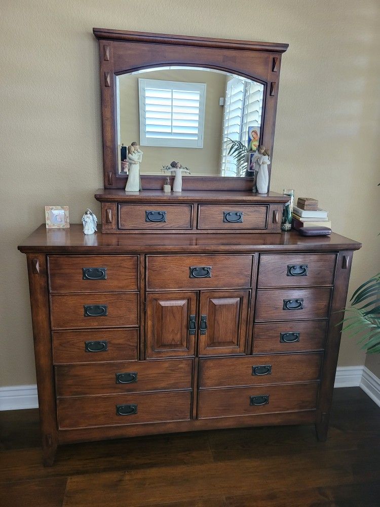 Beautiful Dresser & Mirror