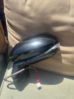 LEFT DRIVER SIDE MIRROR 2021 TOYOTA COROLLA (BLACK) WITH TURN SIGNAL.