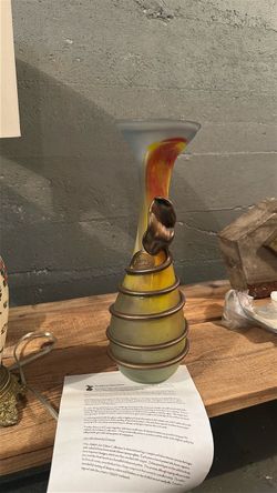 Glass art vase