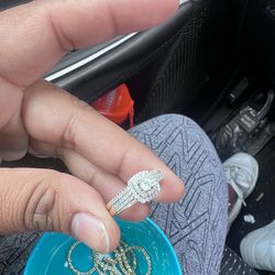 14 K Gold Diamond Women’s Wedding Ring Set Size 9