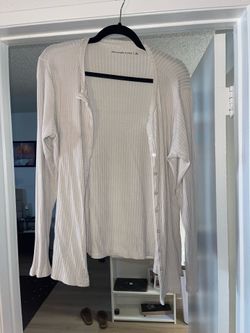 Large Ambercrombie & Fitch white sweater