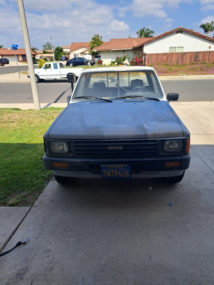 1986 Toyota RN22 Truck As Is Runs Great 