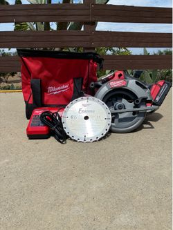 Brand New Milwaukee M18 FUEL Circular Saw Kit