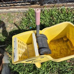 Bote con ruedas Para trapear en muy buenas condiciones