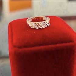 10 K Yellow Gold with Cubic Zirconia Size 6 NEW