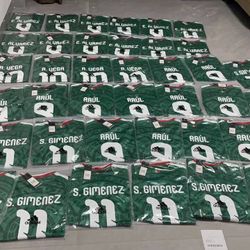 Selling Soccer Shirts/ Camisas De Futbol