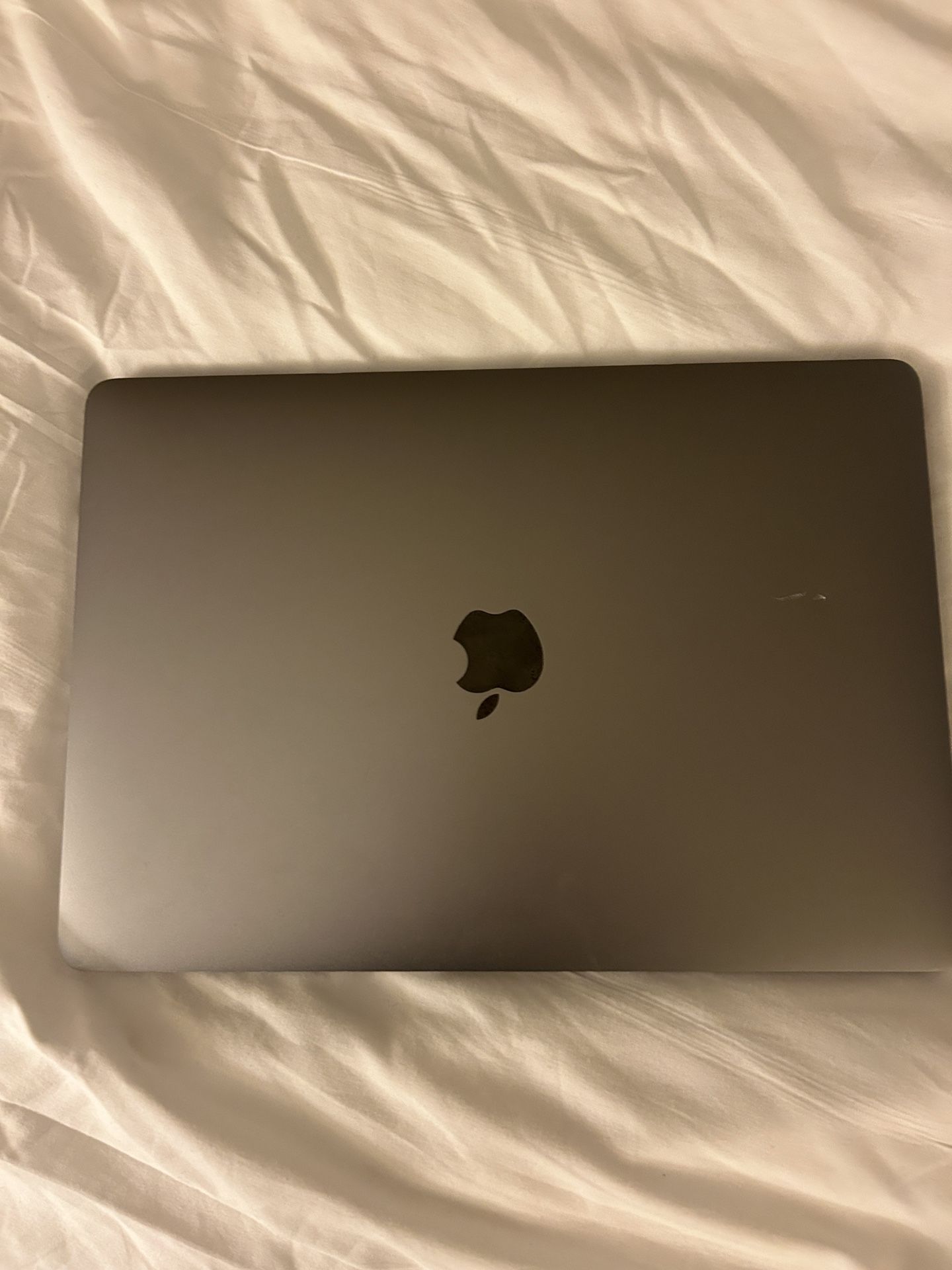13 In MacBook Pro 2019 16GB 2.8 GHz Quad Core Intel I7 256 SSD Retina Pro Display