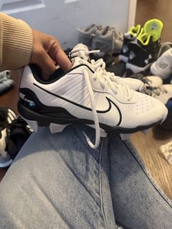 Nike Baseball Cleats – White/Black – Size 5Y – Brand New