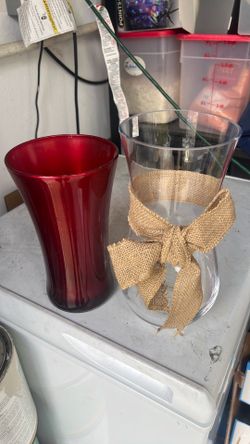 2 flower vases