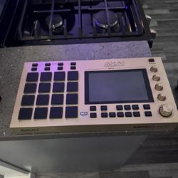 MPC LIVE Special GOLD Edition