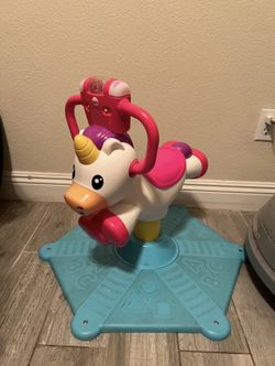 Bounce and spin unicorn toy