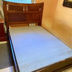 Solid Wood Bedroom Set (Full)