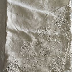 Vtg White Eyelet Embroidered Tablecloth Floral Scalloped Cotton 6x3’ Cottagecore