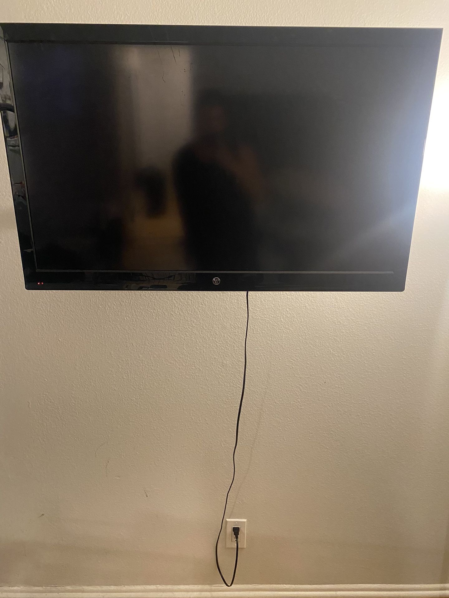 Westinghouse 46 Inch TV with Wall Mount
