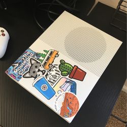 1000 GB Xbox One S With 2 Controllers 