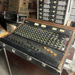 Yamaha PM700 Vintage 12 Ch Mixer