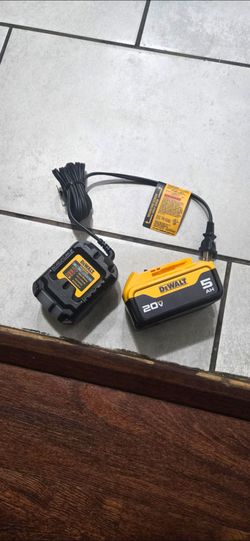 DEWALT 20 VT MAX BATTER 5.0 AND CHARGER