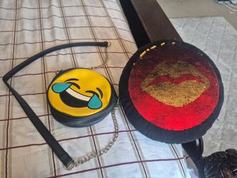 Kids shoulder paras and cushions