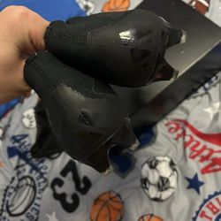 Predator Accuracy + FG soccer Cleats SIZE mens 5 