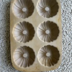 Pampered Chef Family Heritage Stoneware Classics Collection Mini Bundt Cake Pan  