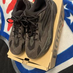 Adidas Yeezy 700 V2 Vanta 