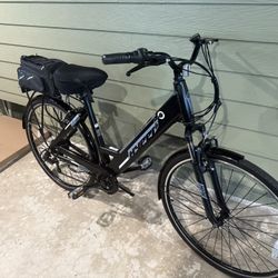 Hyper e ride city with 700c wheels 6 speed with different modes of assist has gel seat cover ,has rear rack bag this is a peddle assist bike not a ful