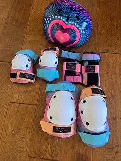 Raskulls Girls Cycling Helmet, knee pads & elbow pads.