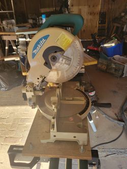 Makita 10-inch Compound Miter Saw 