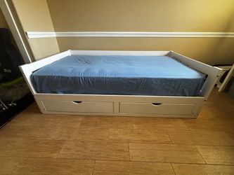 White Twin Daybed with Storage Drawers - Excellent Condition