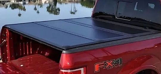 Leer tri-fold truck topper