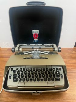 Vintage SCM Smith Corona Electra 220 Auto Electric Typewriter W Case