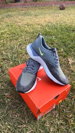 Nike Odyssey React 2 Flyinit
