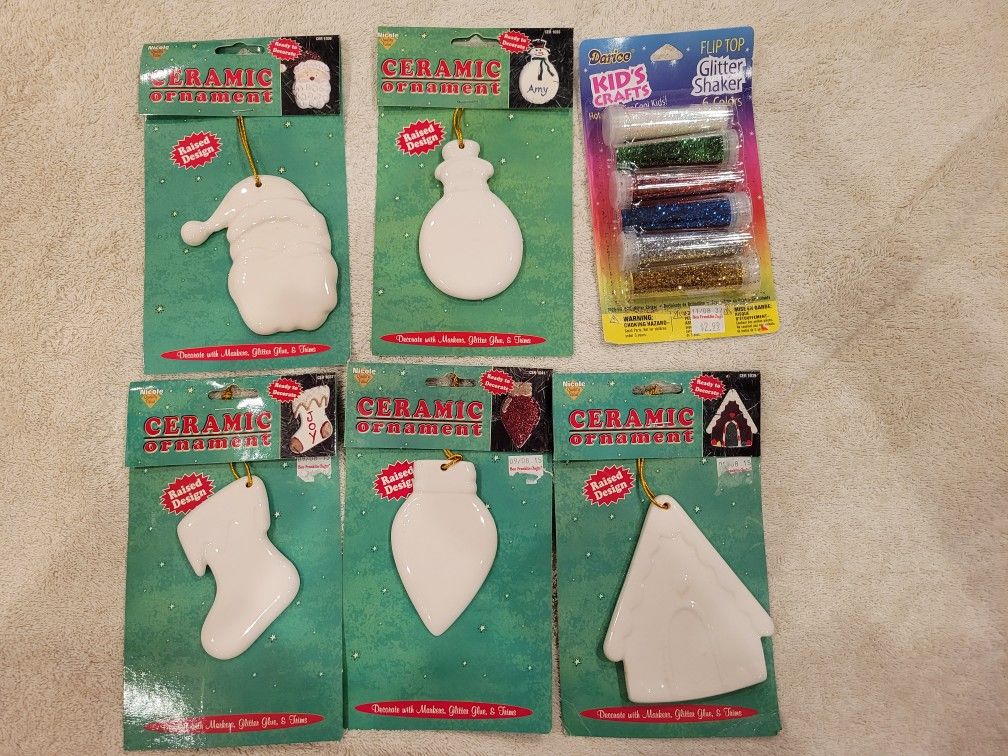 5 Decoratable Ceramic Ornaments With Glitter Shaker