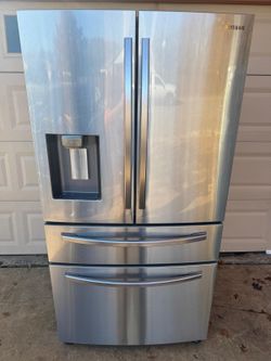 Samsung Refrigerador In Good Condition. Free Delivery And Installation