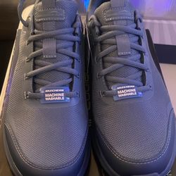 Men’s Skechers Size 8