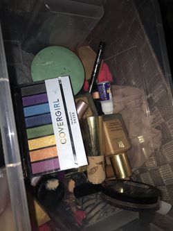Box full of makeup for Sale in Westlake Village, CA - OfferUp