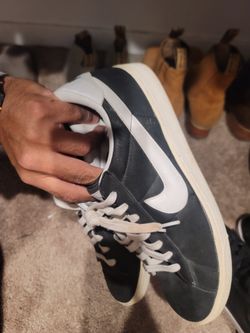 Men's Nike Tennis Shoe Size 12