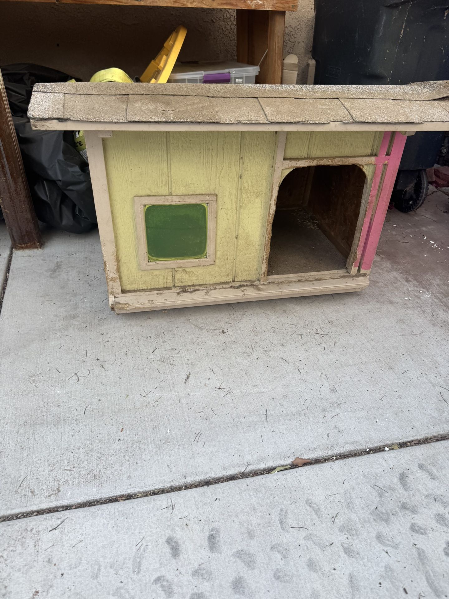 Small dog house Free
