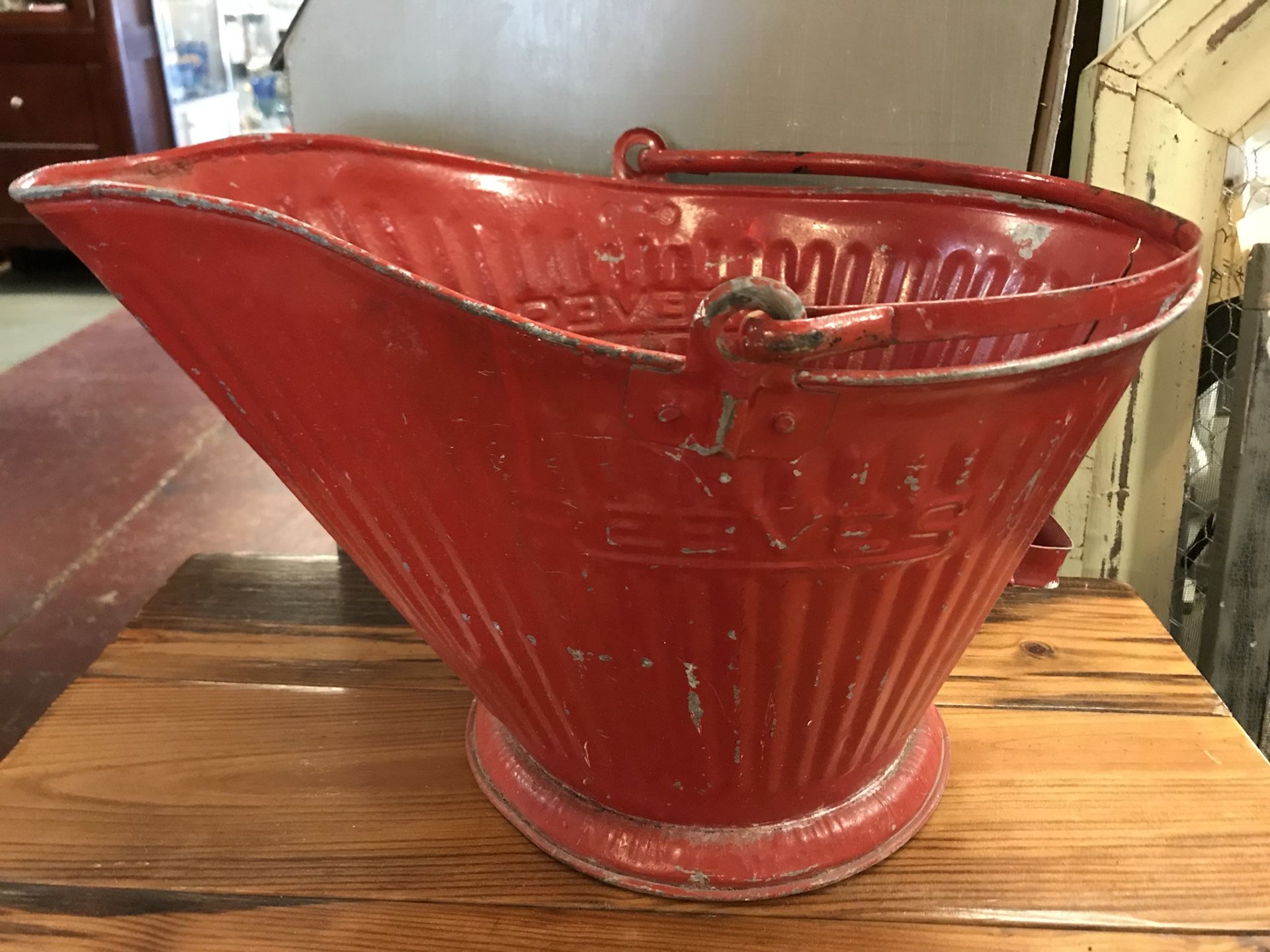 Reeves Vintage Bucket