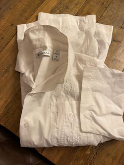 Men’s guayabera size M white